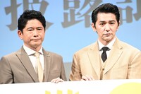 左から萩原聖人、村上淳。
