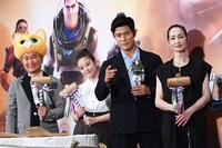 「バズ・ライトイヤー」初日舞台挨拶の様子。左から山内健司、今田美桜、鈴木亮平、りょう。