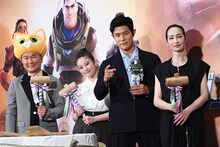 「バズ・ライトイヤー」初日舞台挨拶の様子。左から山内健司、今田美桜、鈴木亮平、りょう。