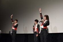 「ウルトラマンデッカー」への出演を発表する金子隼（左）、豊田ルナ（右）。