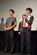 左ら松本大輝、寺坂頼我。
