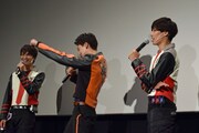 「ウルトラマントリガー エピソードZ」の好きなシーンについて語る松本大輝(中央)。