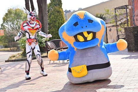 「仮面ライダージャンヌ＆仮面ライダーアギレラ withガールズリミックス」