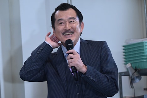 吉田鋼太郎