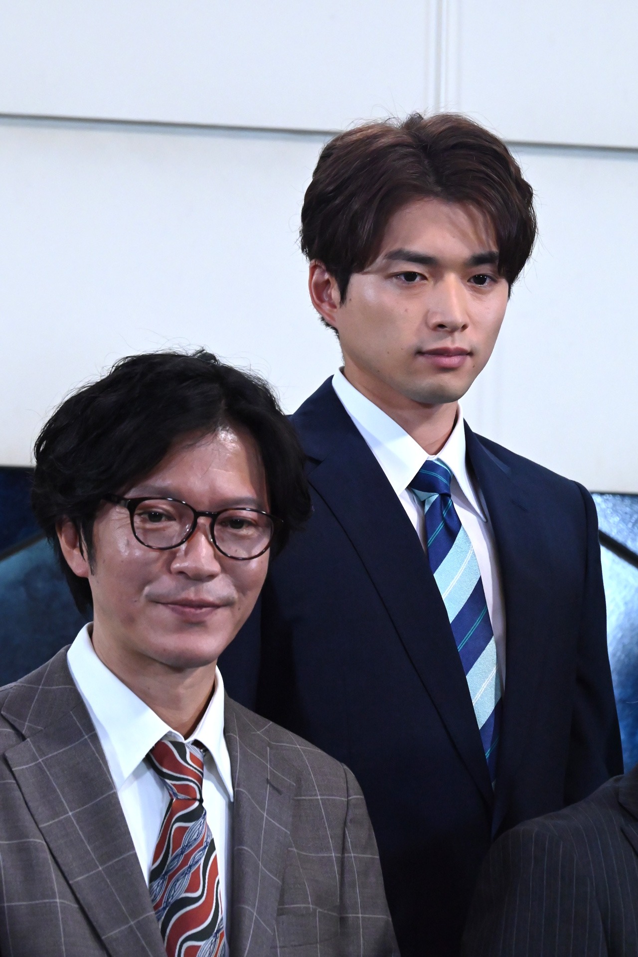 手前から田辺誠一、白洲迅。
