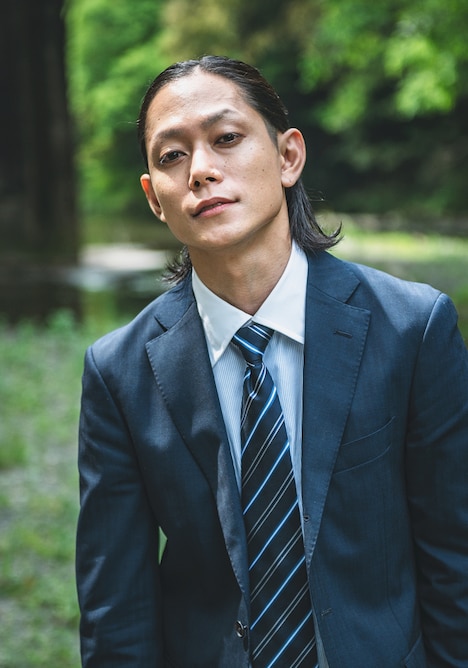 玉城裕規扮する鮫島優。