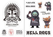前売り特典となる「ヘルくんとドッグスのどこでも狂犬ステッカー 」。