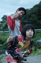 井浦新による「こちらあみ子」の写真。