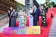 「バイオレンスアクション」完成披露試写会にて、左から城田優、鈴鹿央士、太田夢莉、橋本環奈、馬場ふみか、杉野遥亮、高橋克典。