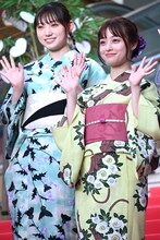 左から太田夢莉、橋本環奈。