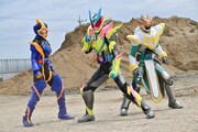 「劇場版 仮面ライダーリバイス バトルファミリア」