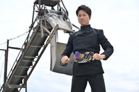 「劇場版 仮面ライダーリバイス バトルファミリア」
