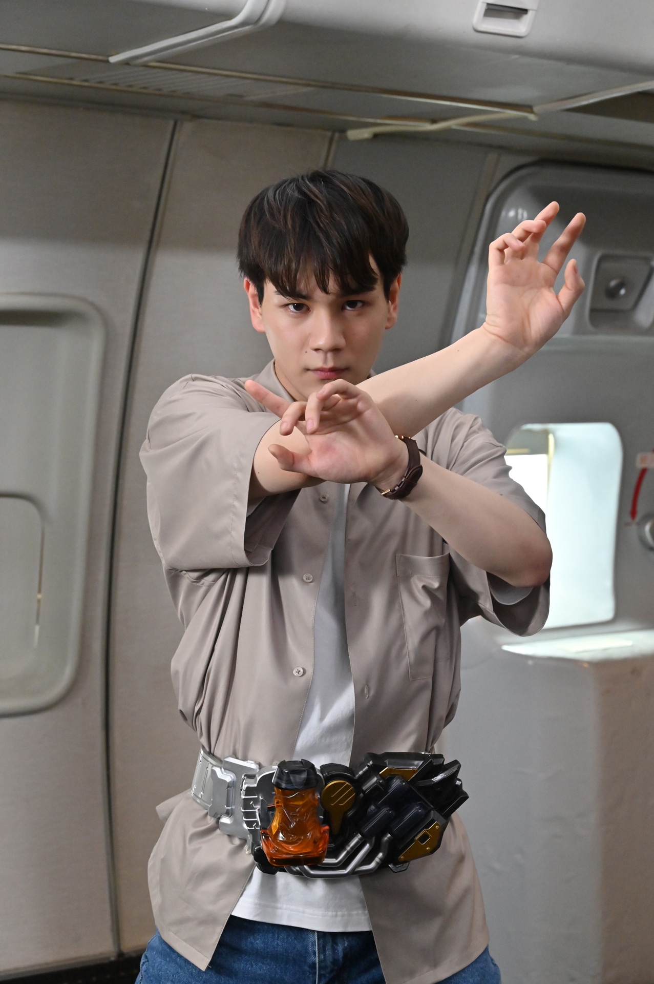 「劇場版 仮面ライダーリバイス バトルファミリア」より、豆原一成演じる大谷希望。