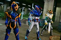 「劇場版 仮面ライダーリバイス バトルファミリア」