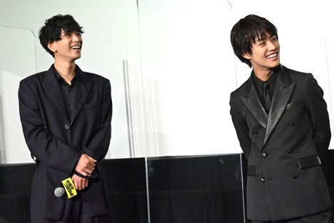 左から黒羽麻璃央、醍醐虎汰朗。