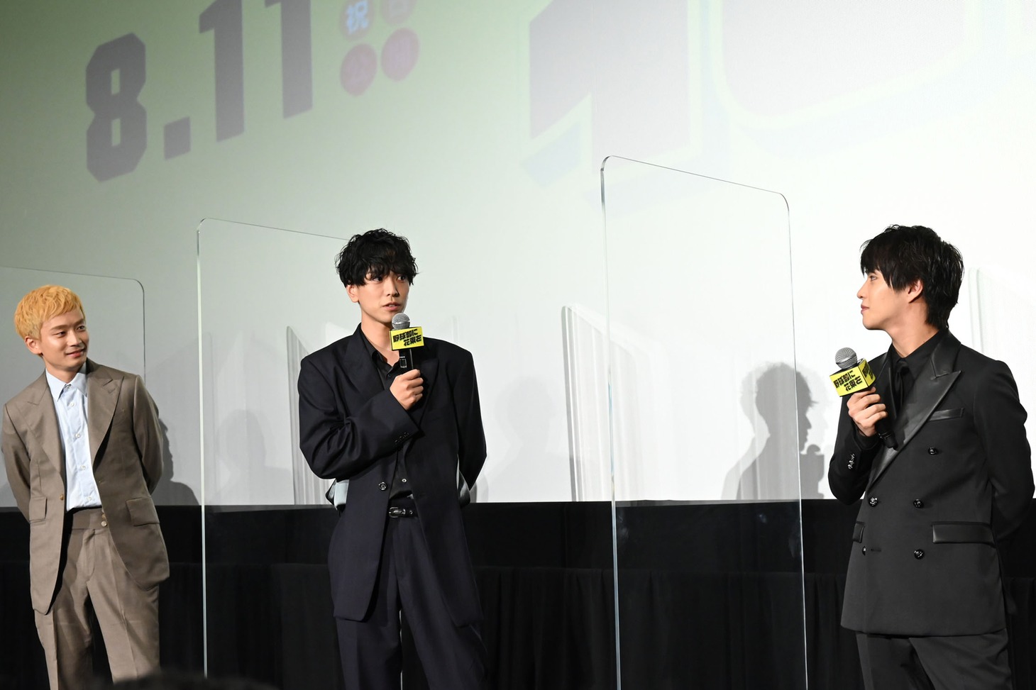 左から三浦健人、黒羽麻璃央、醍醐虎汰朗。