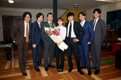 左から田辺誠一、塚本高史、吉田鋼太郎、倉科カナ、東山紀之、白洲迅、小瀧望。