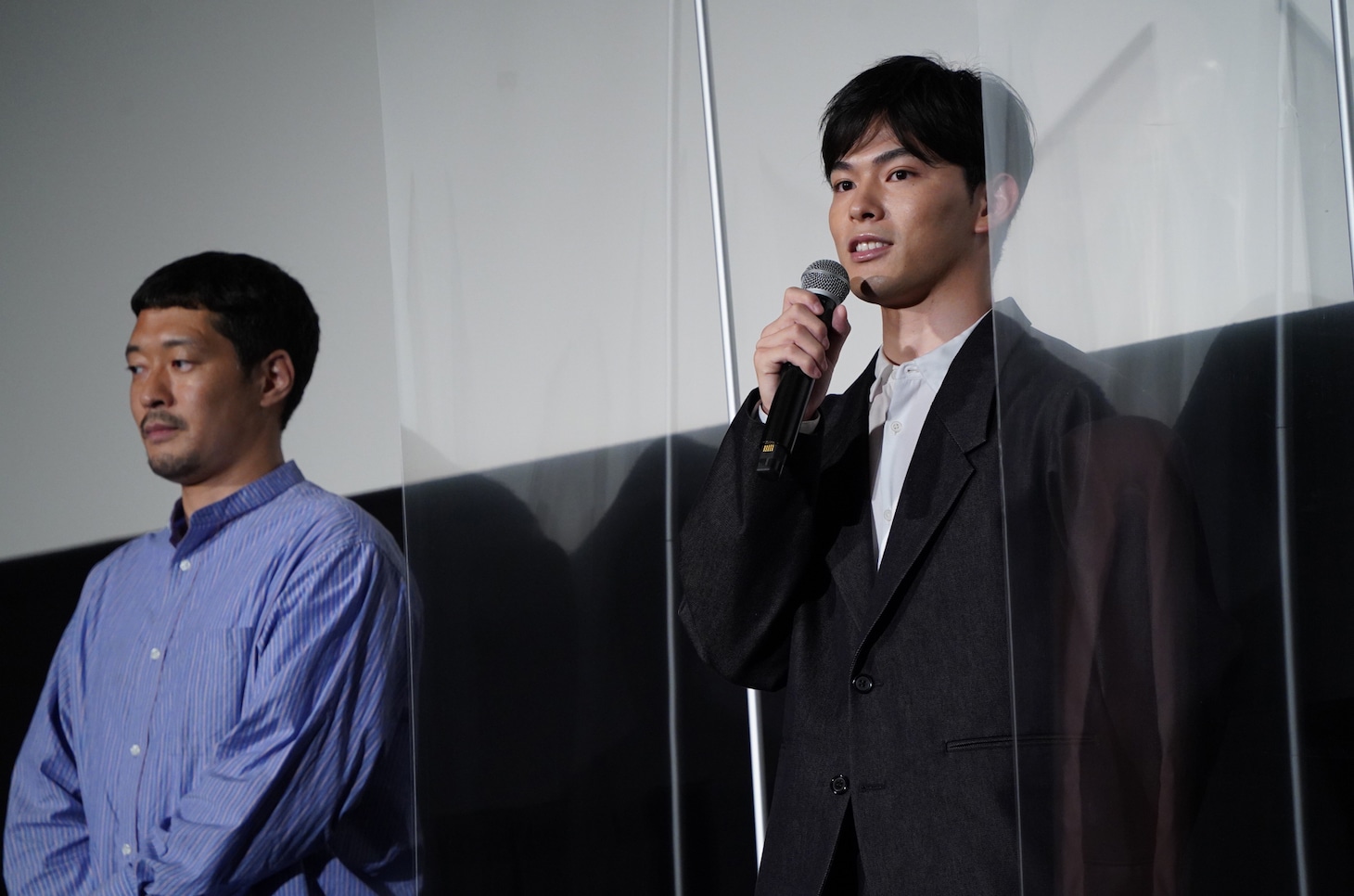 左から綾部真弥、松大航也。
