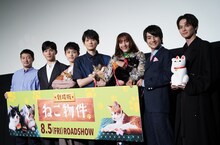 「劇場版 ねこ物件」完成披露舞台挨拶の様子。左から綾部真弥、松大航也、上村海成、古川雄輝、長井短、本田剛文、金子隼也。