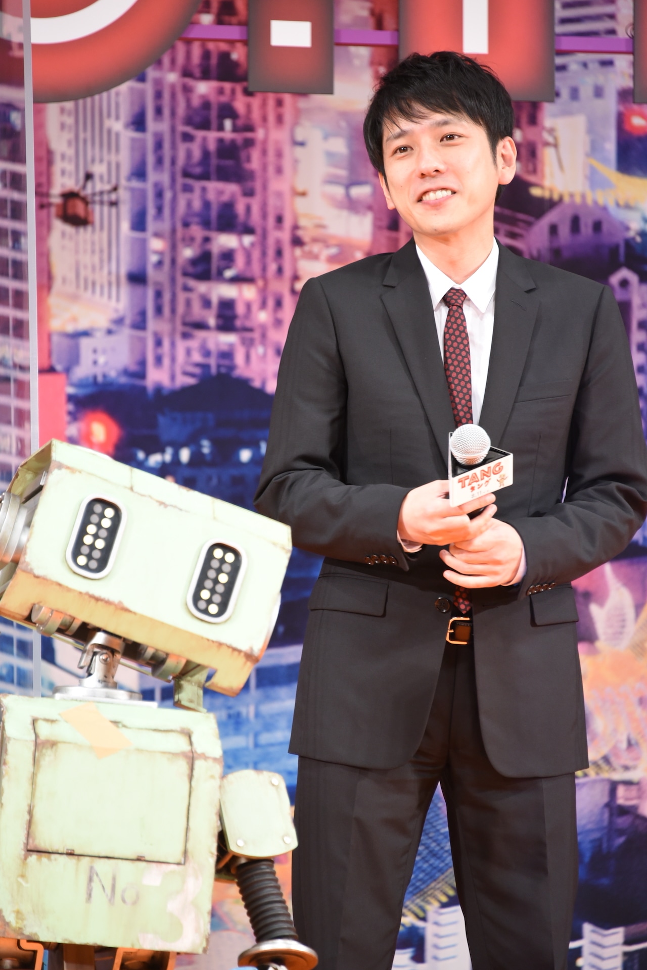 二宮和也（右）とタング（左）。