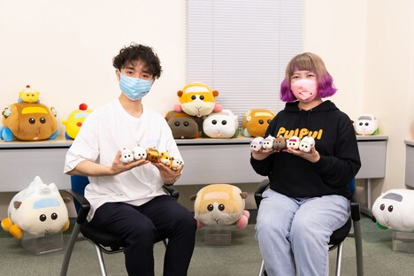 左から見里朝希、小野ハナ。