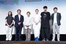 コンペティション審査員。左から月永理絵、鶴田法男、芦澤明子、寺島しのぶ、松永大司、ナム・ドンチュル。
