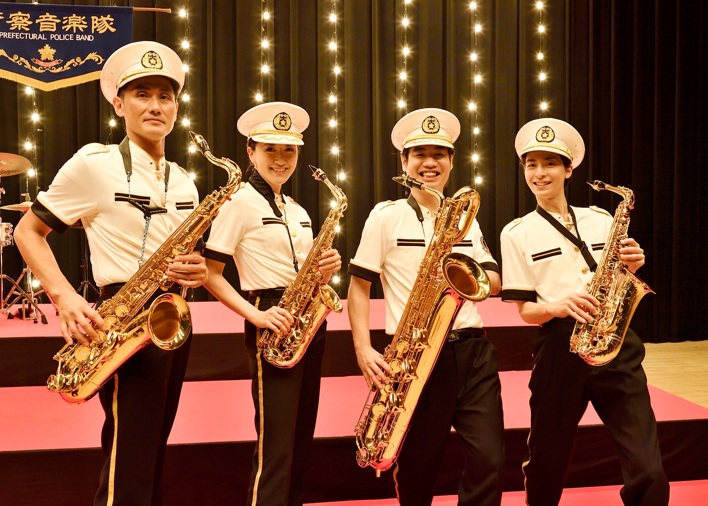 「異動辞令は音楽隊！」メイキング写真。中央右が楢﨑誠。