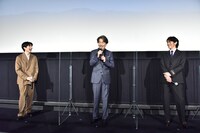左から坂東龍汰、役所広司、永山絢斗。