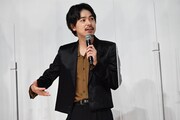 過酷な現場でもスタッフがテンションを上げてくれたと語る成田凌。