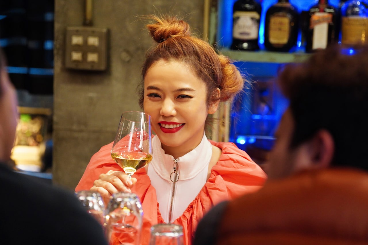 Chara演じるカオル。