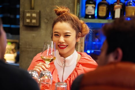 Chara演じるカオル。