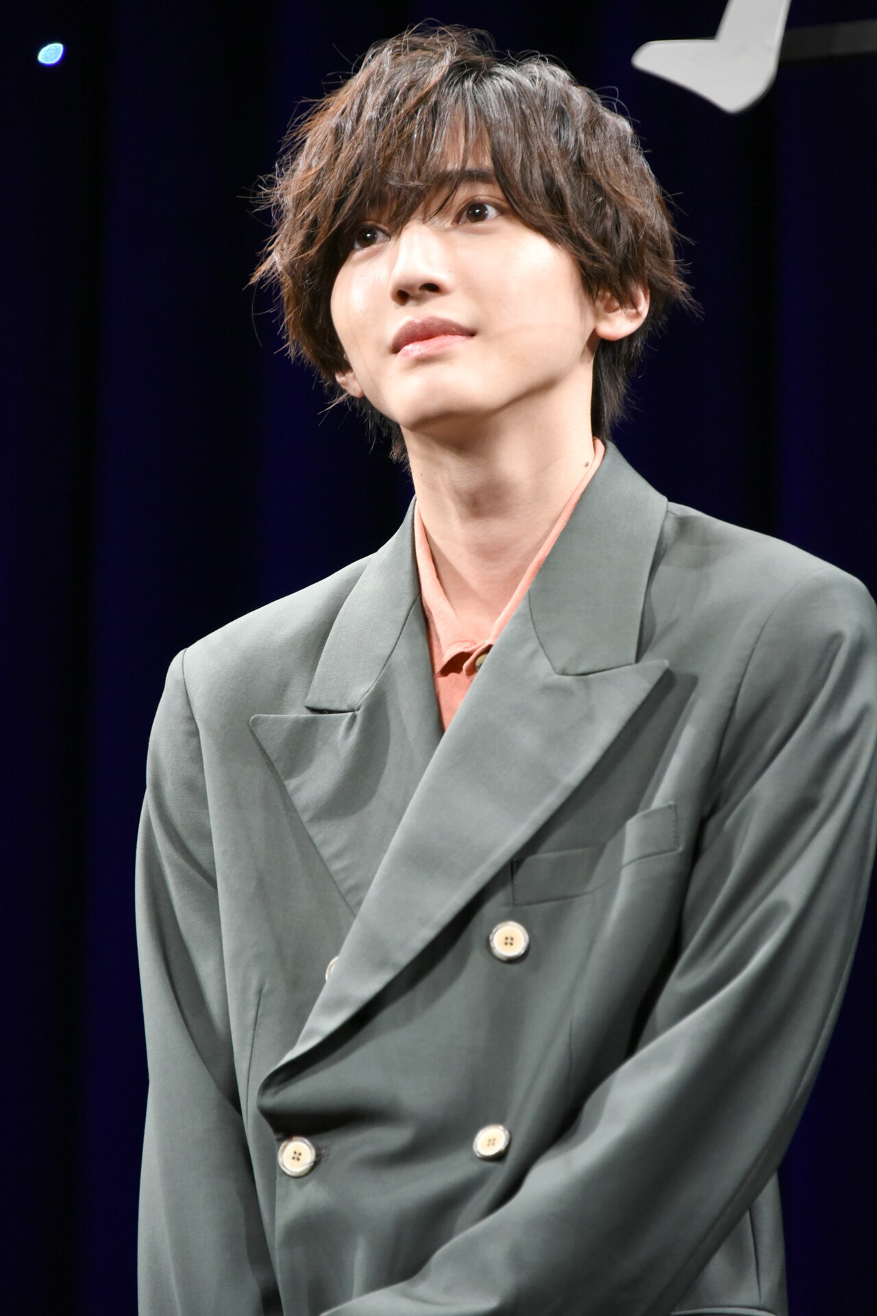 道枝駿佑 公式写真 Amazon.co.jp: なにわ男子 公式 生 写真（道枝駿佑）J01073 : おもちゃ