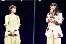 左から福本莉子、古川琴音。