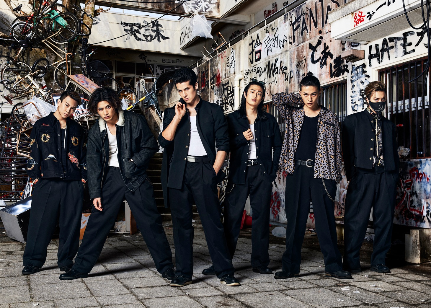 「鈴蘭男子高校」チームビジュアル。左から高橋祐理演じる瀬田完介、板垣瑞生演じるビンゾー、三上ヘンリー大智演じるラオウ、
時任勇気演じるマーシー、八木勇征演じる孫六、木村慧人演じるカムイ。