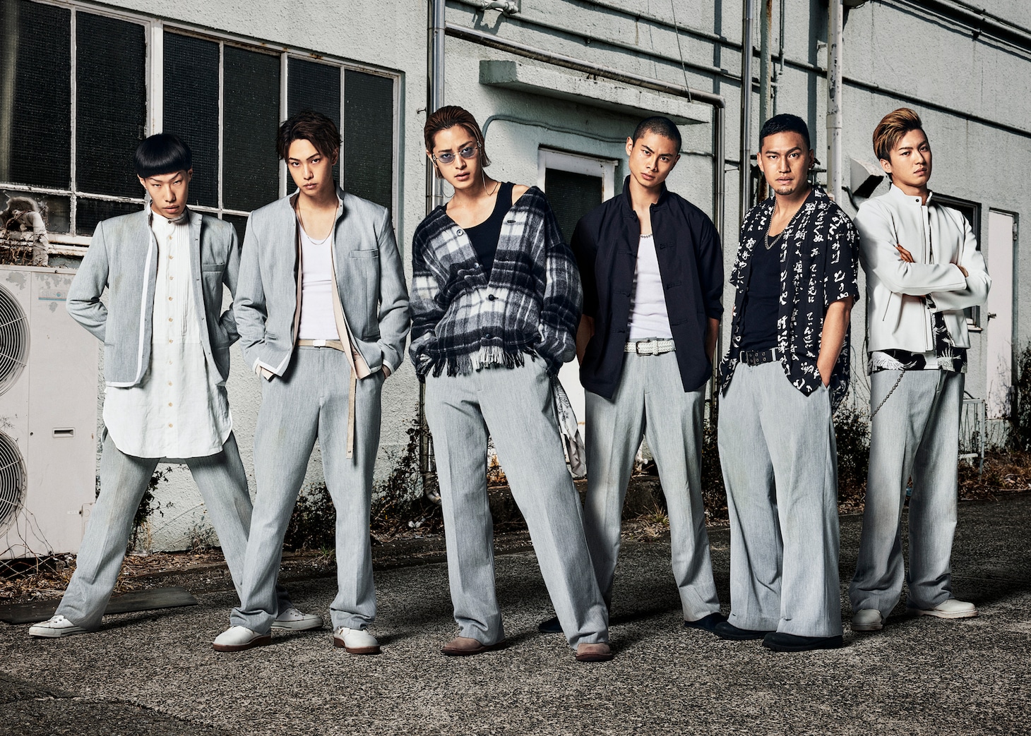 「鳳仙学園」チームビジュアル。左から坂口涼太郎演じるサバカン、堀夏喜演じるモンジ、塩野瑛久演じる小田島有剣、葵揚演じる沢村正次、小柳心演じる仁川英明、荒井敦史演じるシダケン。
