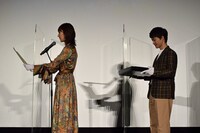 左から新垣結衣、神木隆之介。