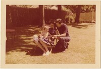 幼少期のイザベル・タウンゼンドと両親。