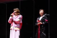 左から名塚佳織、田中真弓。