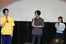 左から前田拳太郎、日向亘、井本彩花。