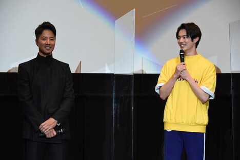 左からケイン・コスギ、前田拳太郎。