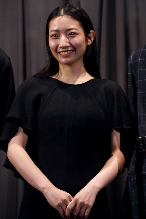 川島鈴遥