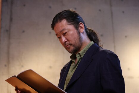 「無言館」より、浅野忠信演じる窪島誠一郎。