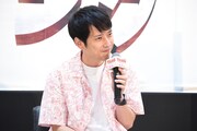 映画に登場するセリフ「きっと大丈夫」を学生に向けて言う二宮和也。
