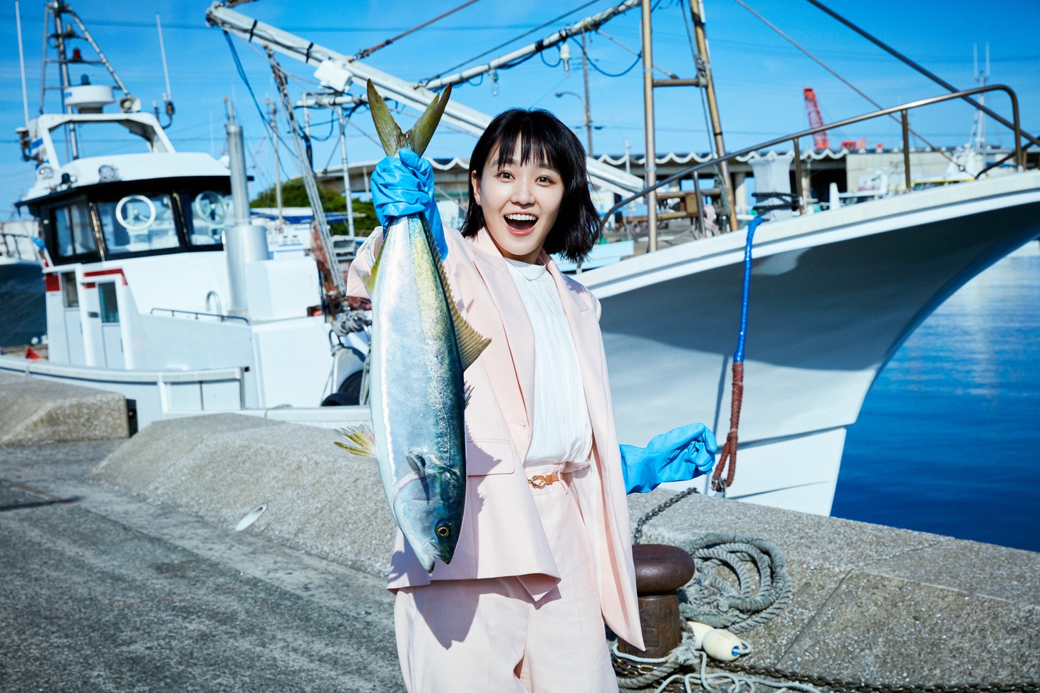 主人公・岩崎和佳を演じる奈緒。