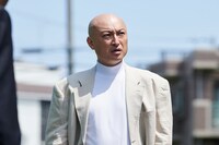 山内圭哉演じる般田。