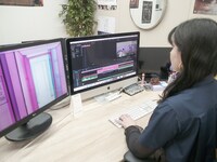 今井あきの仕事風景。