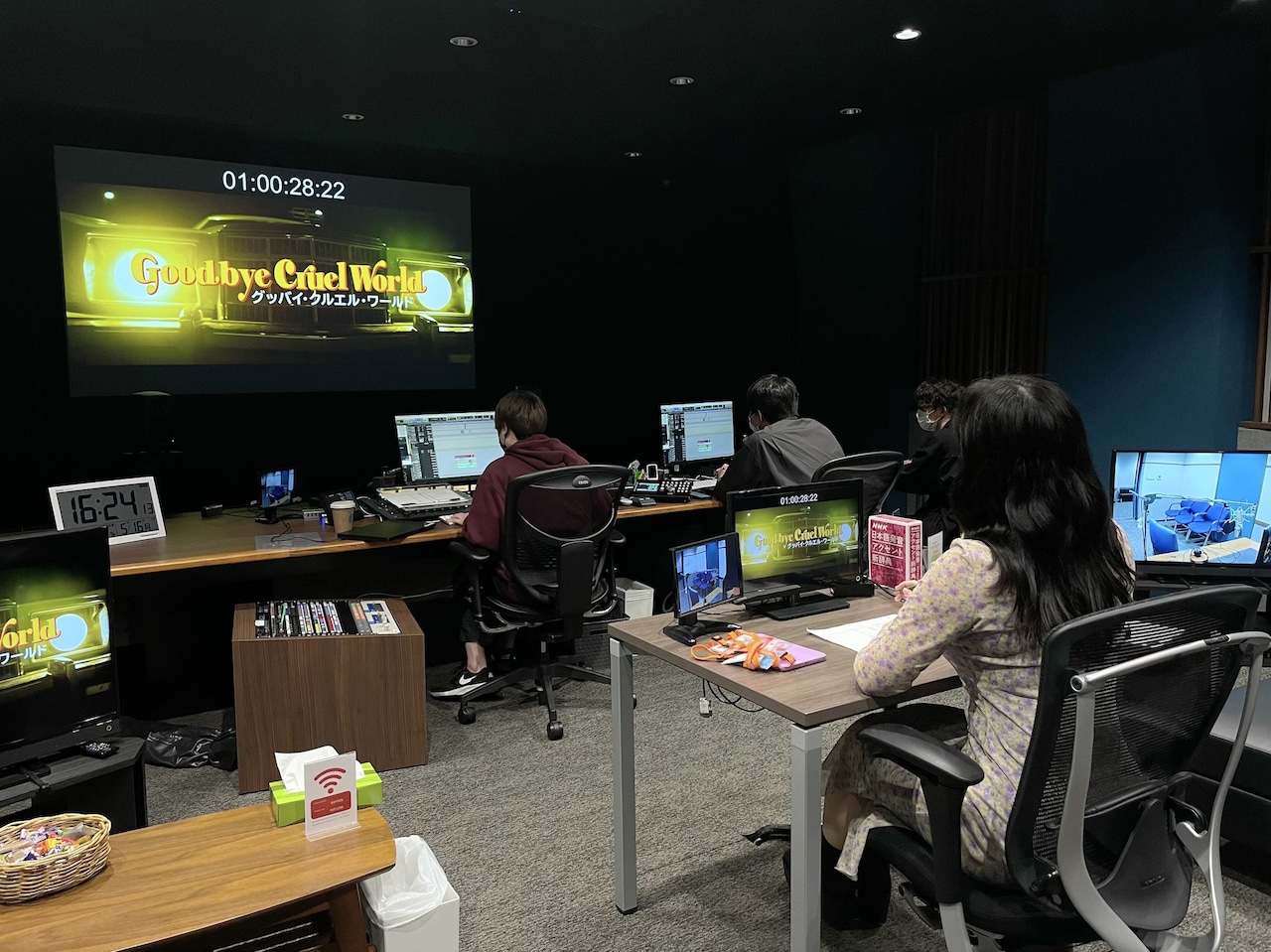 「グッバイ・クルエル・ワールド」予告編制作の様子。