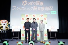 左から荒木哲郎、高橋文哉、堀田真由。