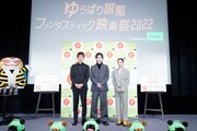 左から荒木哲郎、高橋文哉、堀田真由。