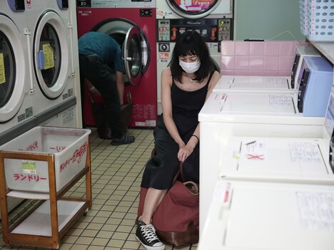 「夜明けまでバス停で」新場面写真